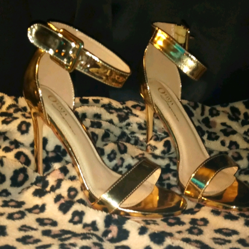 4.75" gold ankle strap heel